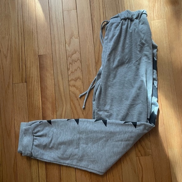 SIX/FIFTY Small Grey Sweatpants with Stars - Picture 1 of 7